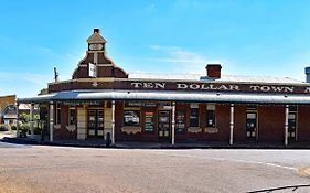 Ten Dollar Town Motel